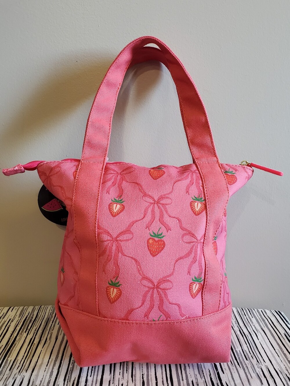 Betsey Johnson Pink Strawberry Canvas Insulated Lunch Tote - Picture 12 of 12